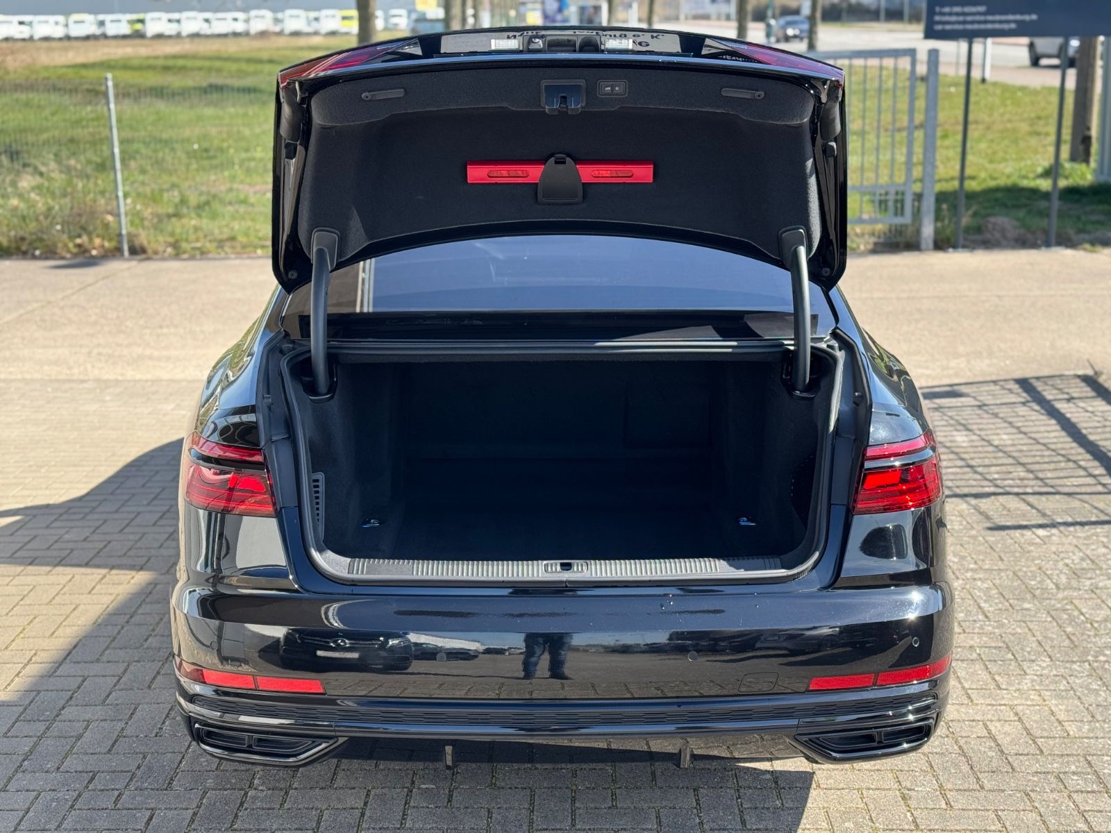 Audi A8L 60 TFSI quattro EXCLUSIVE - Samsaru's Car Outlet