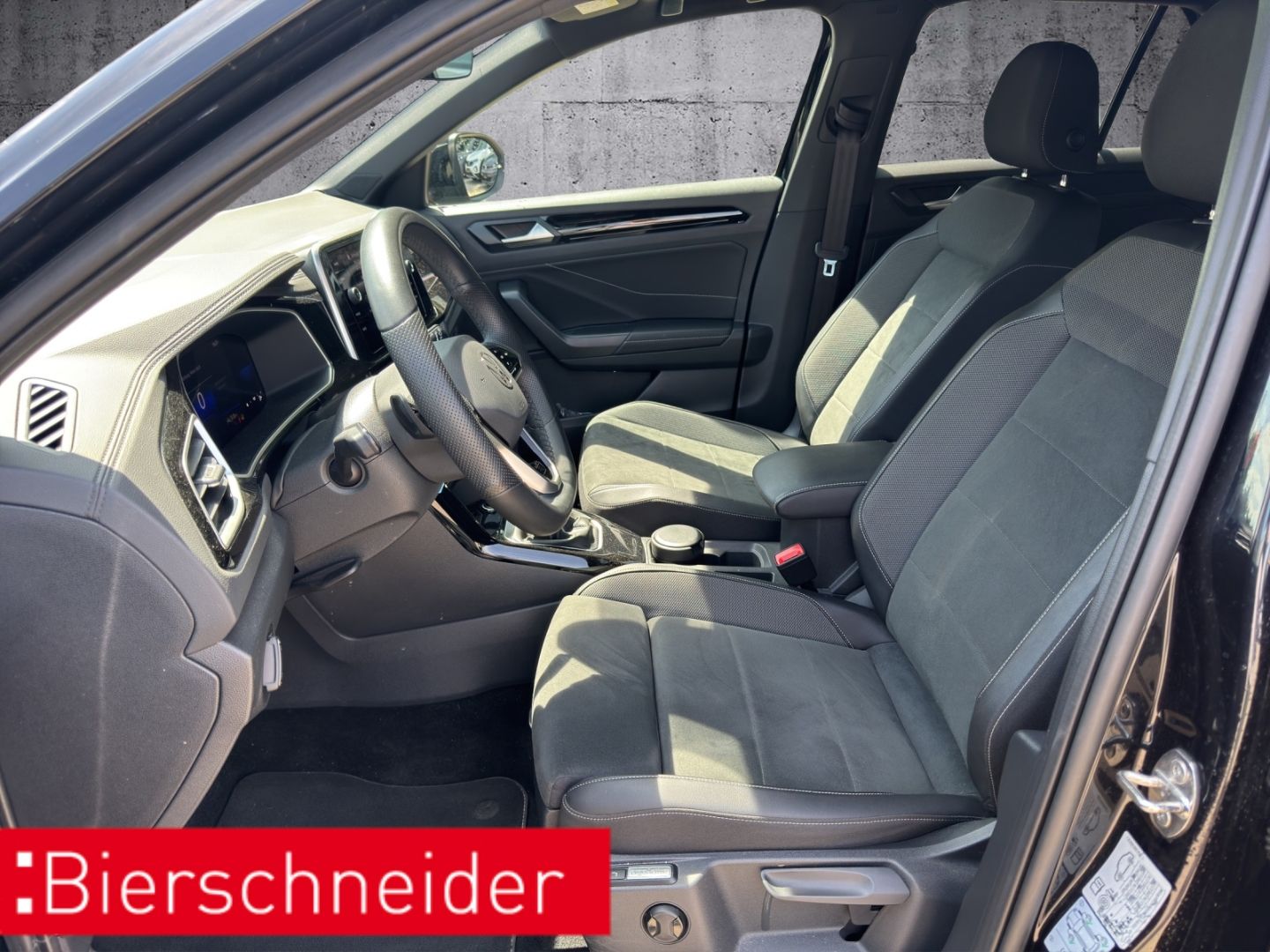 Volkswagen T-Roc 2.0 TDI DSG R-Line - Samsaru's Car Outlet