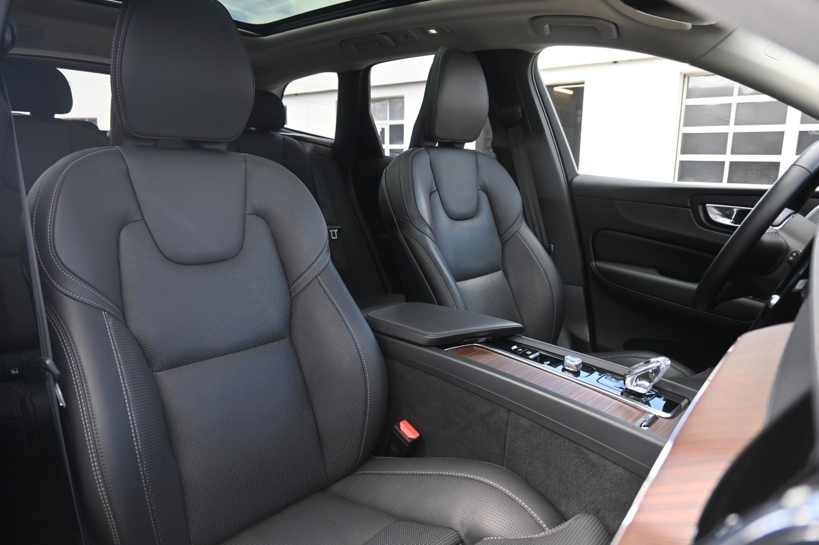 Volvo XC60 B4D AWD Ultimate Dark*LUFT*HUD*B&W*AHK*360°