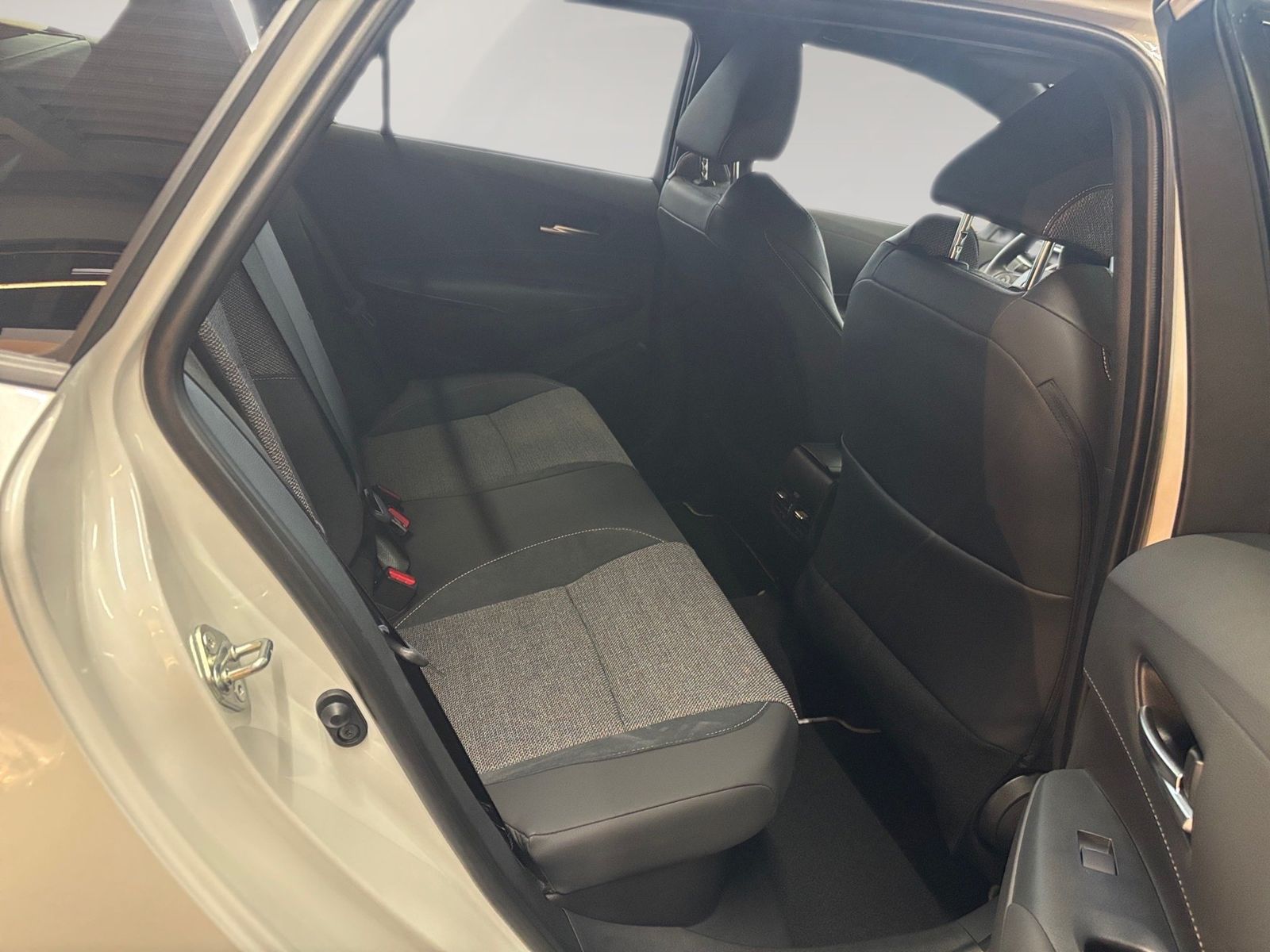 Toyota Corolla 2.0 l Hybrid TS Teamplayer mit Technik-
