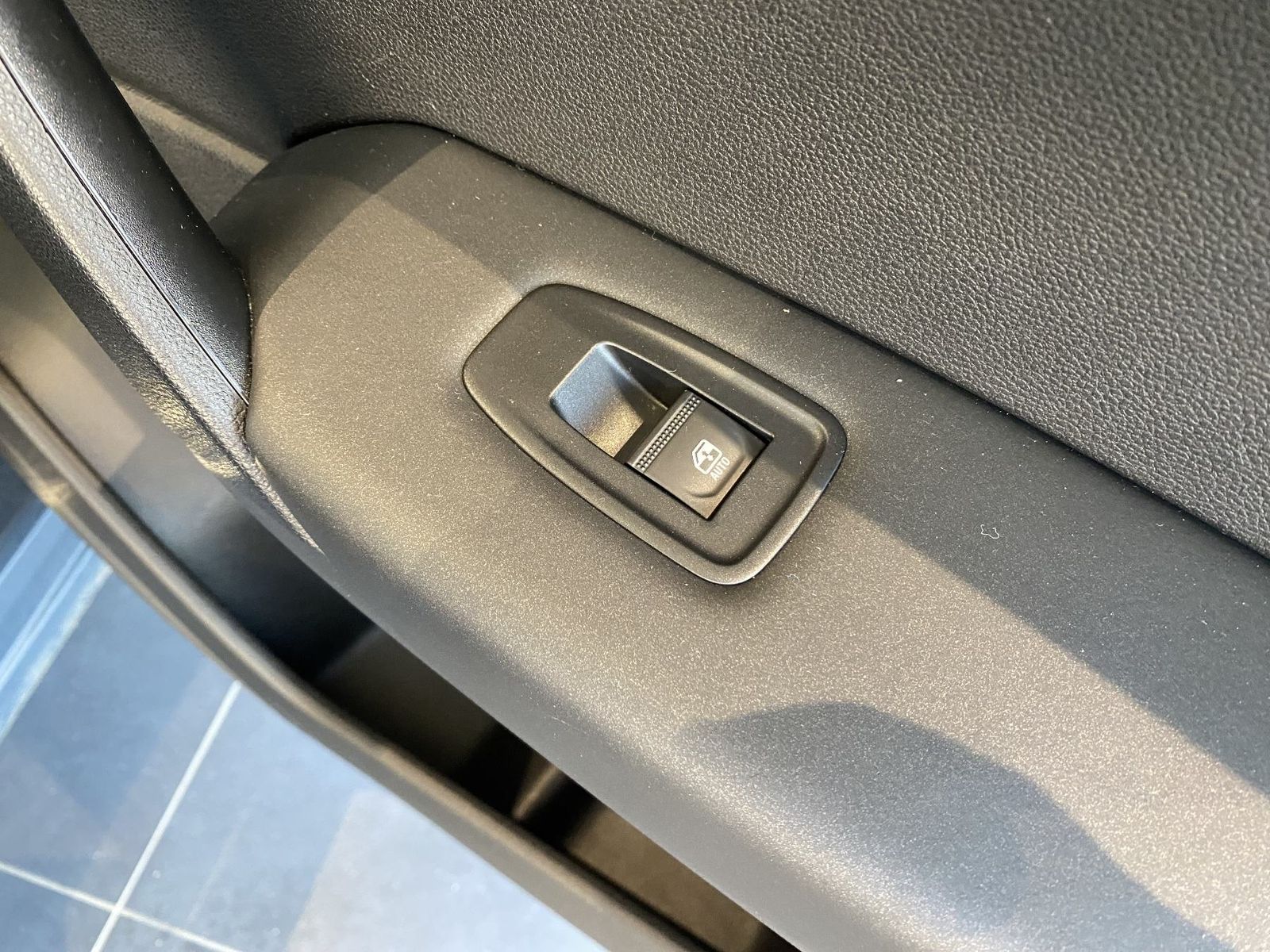 Renault Captur BUSINESS EDITION E-TECH Plug-in - Samsaru's Car Outlet