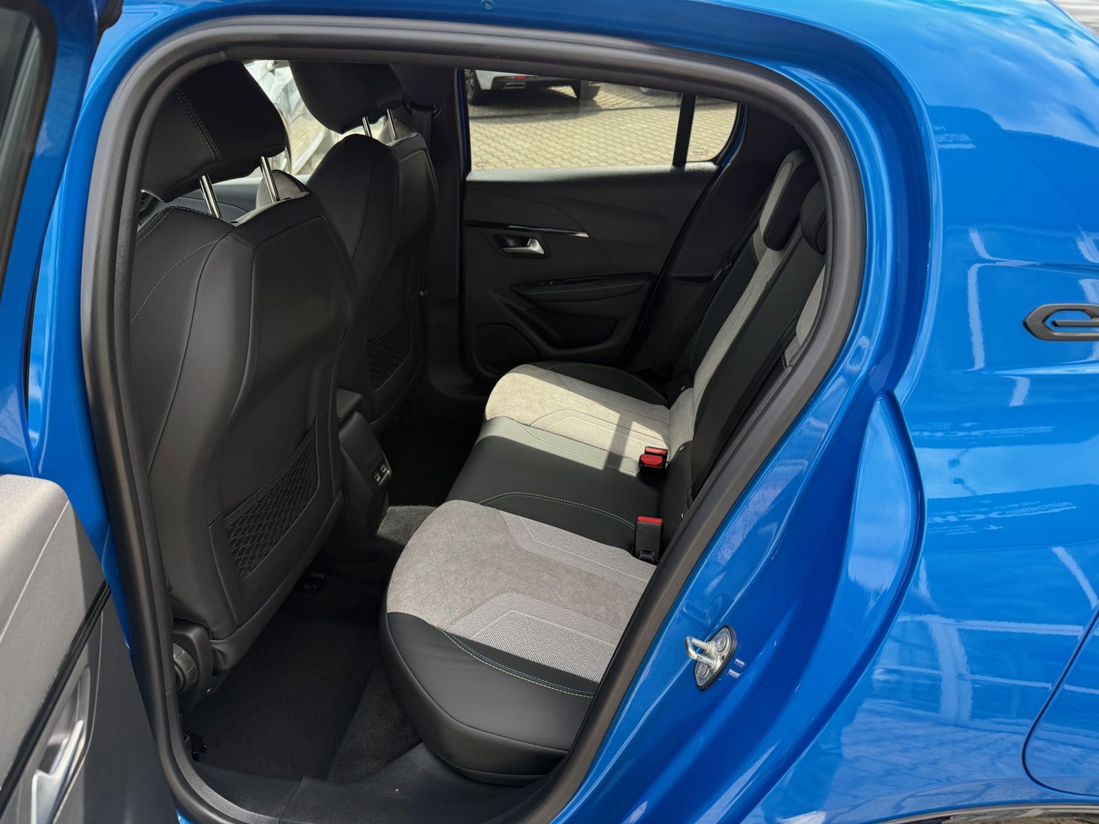 Peugeot 208 e- GT - Samsaru's Car Outlet