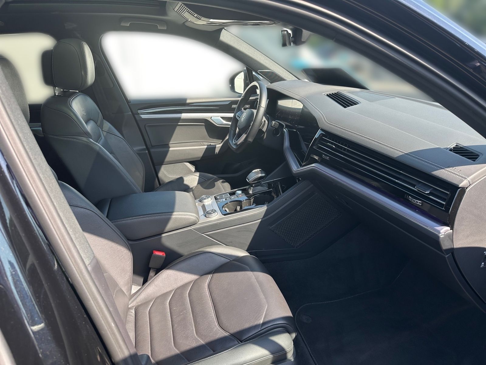 Volkswagen Touareg 3.0 V6 TDI DSG 4M R-LINE BLACK - Samsaru's Car Outlet
