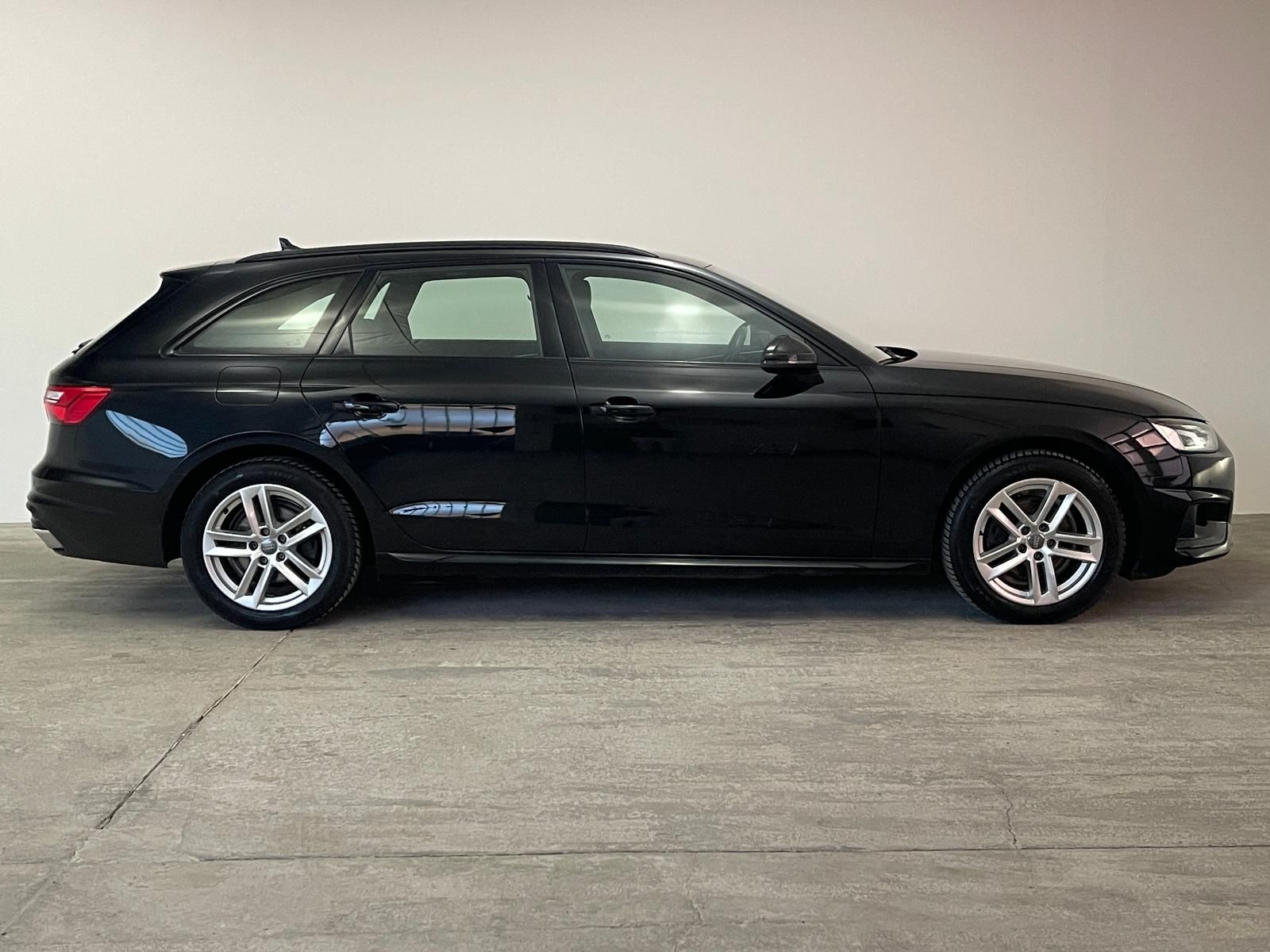 Audi A4 2.0 TDI 35 TDI ADVANCED - Samsaru's Car Outlet