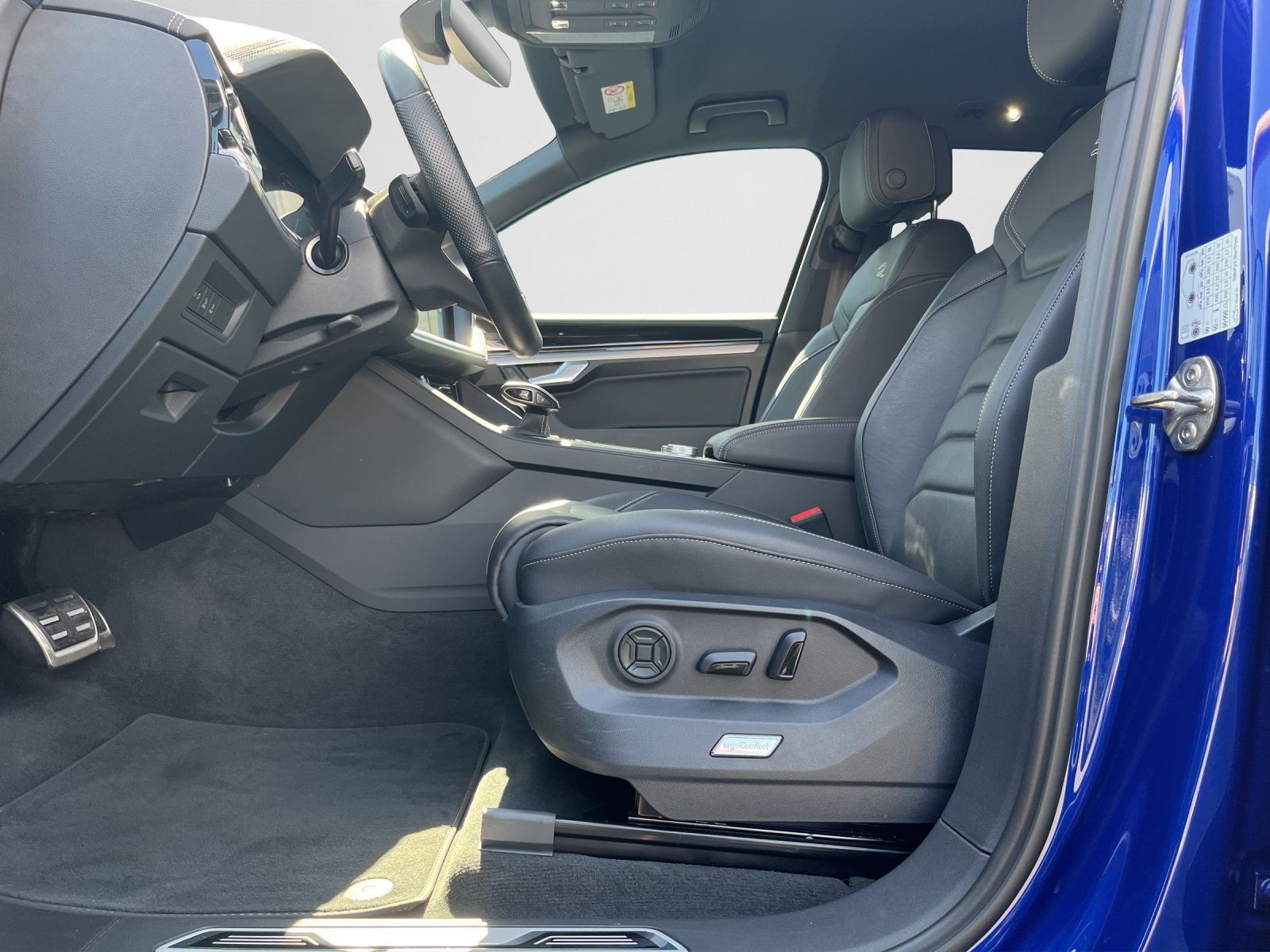 Volkswagen Touareg R-Line 3.0 TDI 4MOTION - Samsaru's Car Outlet