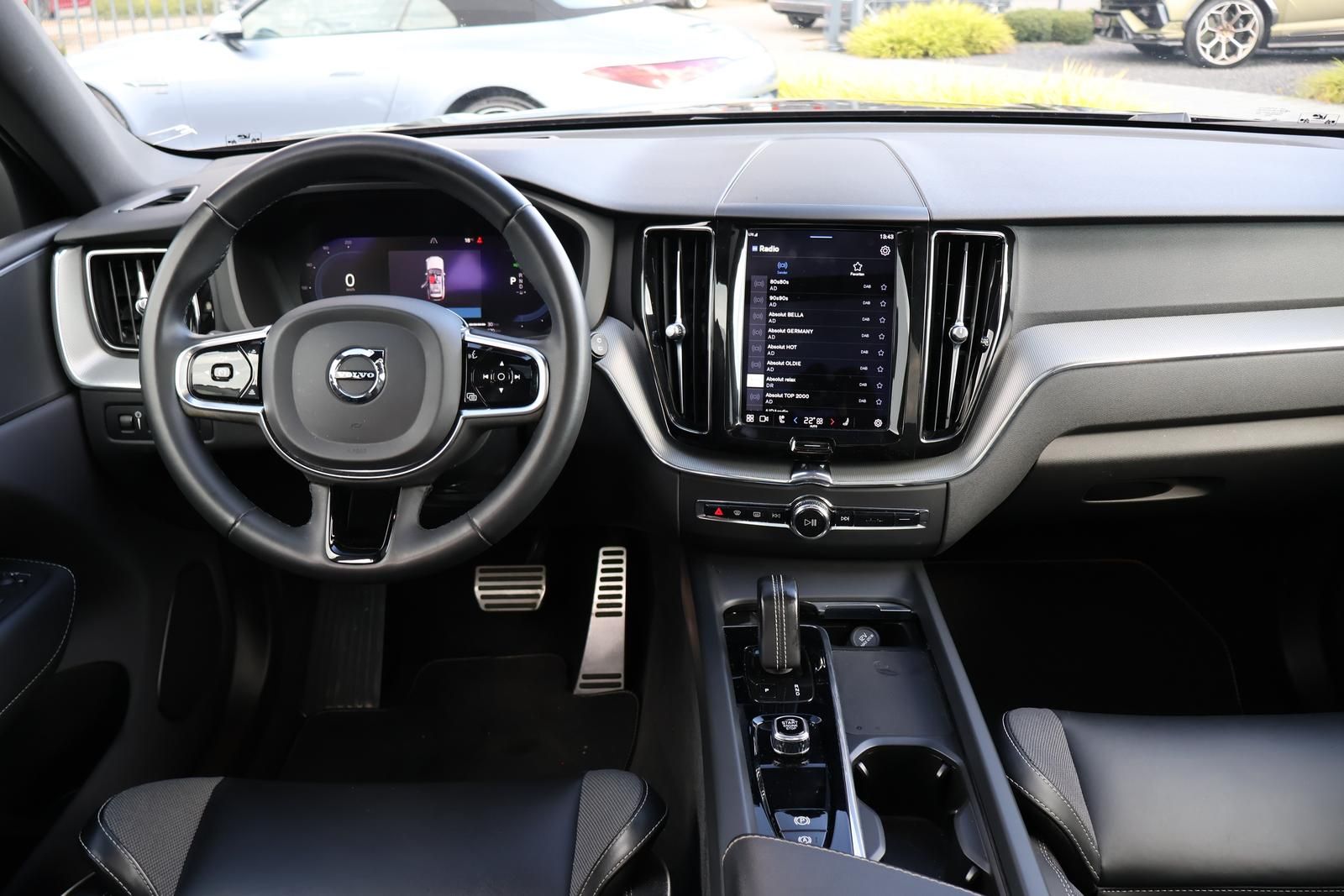 Volvo XC60  T8 AWD R Design Hybrid  Pano-AHK-FACELIFT