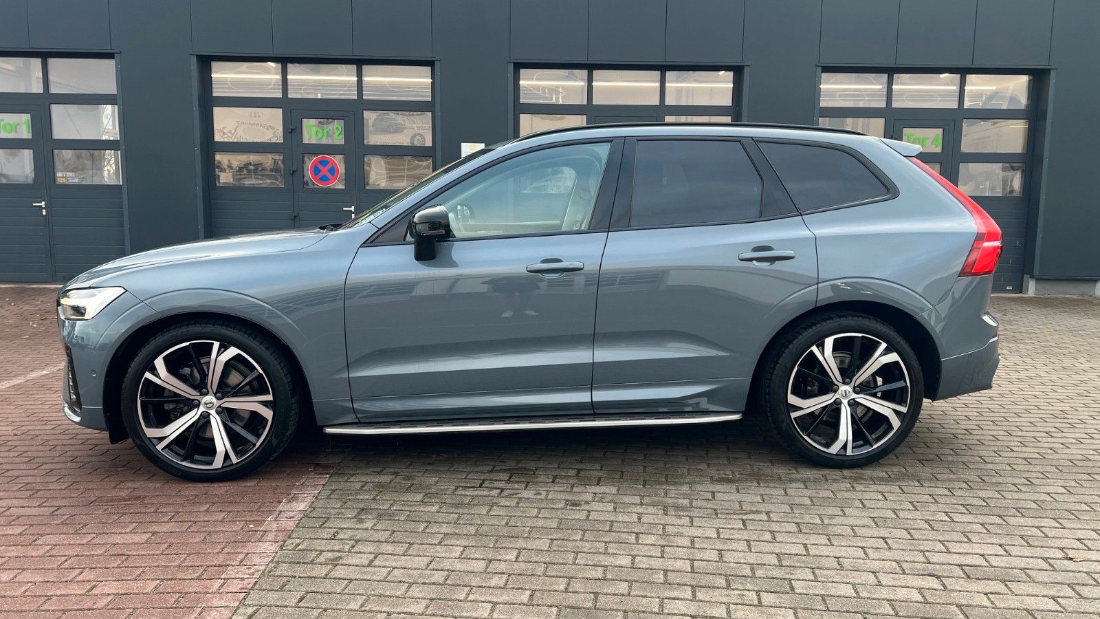 Volvo XC60 B5 D Ultimate Dark AWD*360°*AHK*HUD*LUFT*