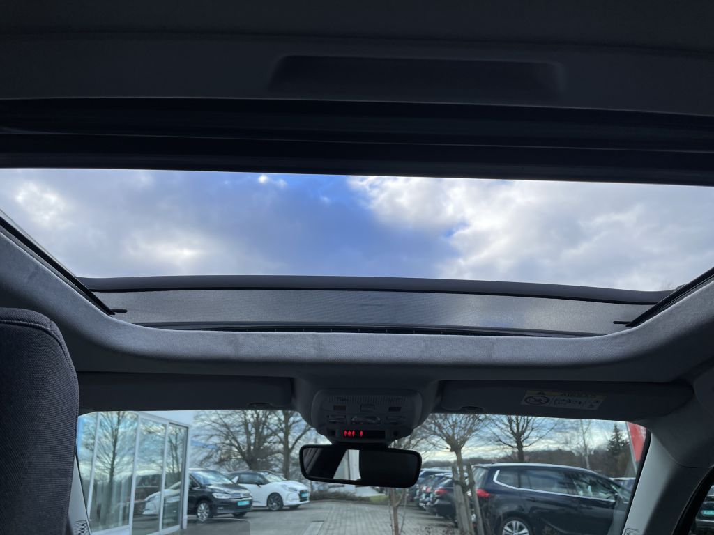 Citroën C4 BlueHDi 130 Stop&Start EAT8 SHINE
