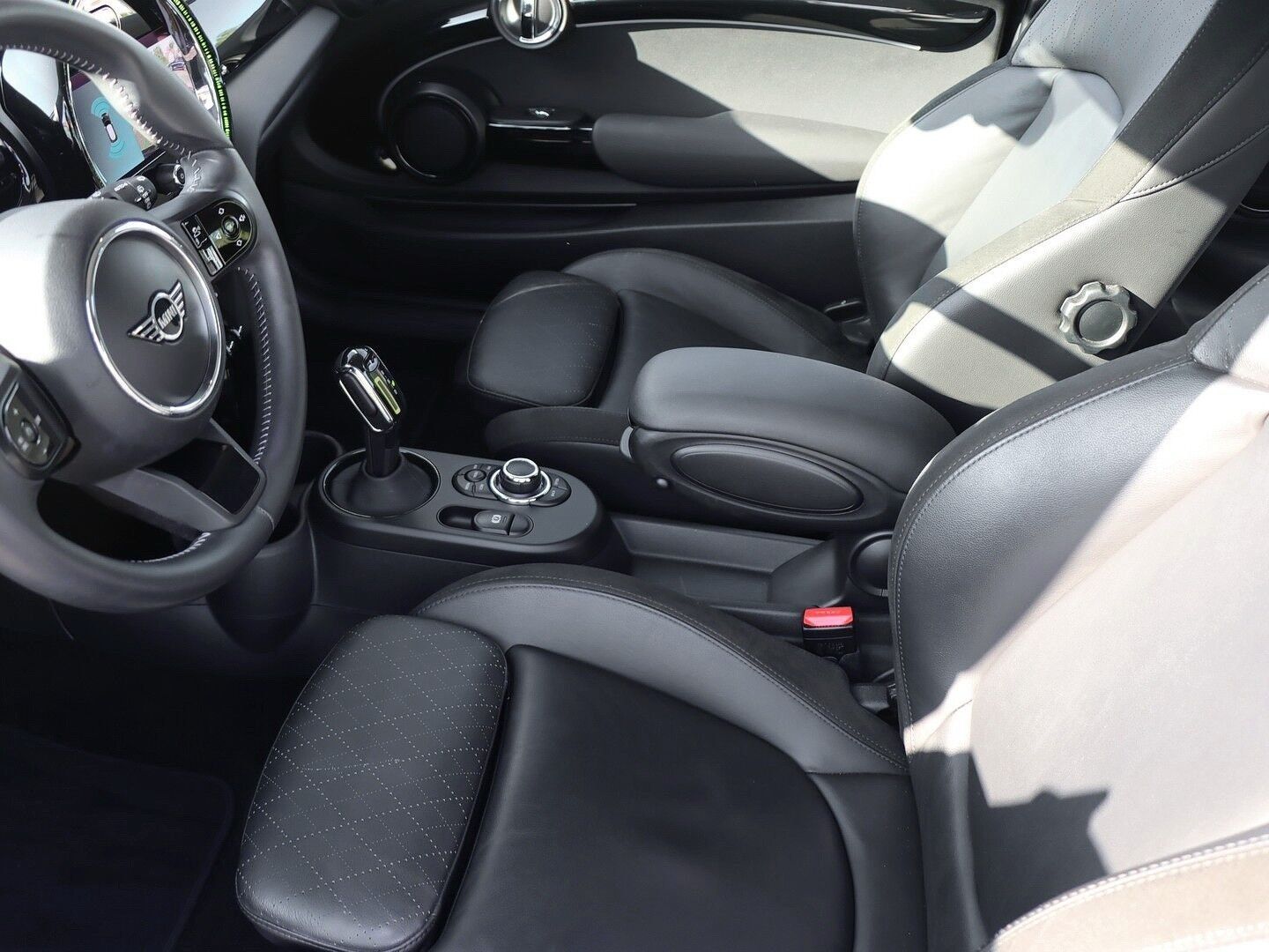 MINI Cooper SE Classic - Samsaru's Car Outlet