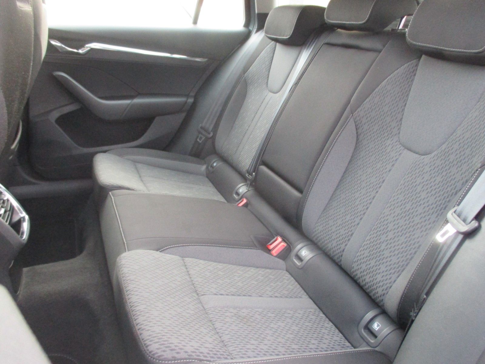 Skoda Octavia Combi 1.5 TSI STYLE - Samsaru's Car Outlet