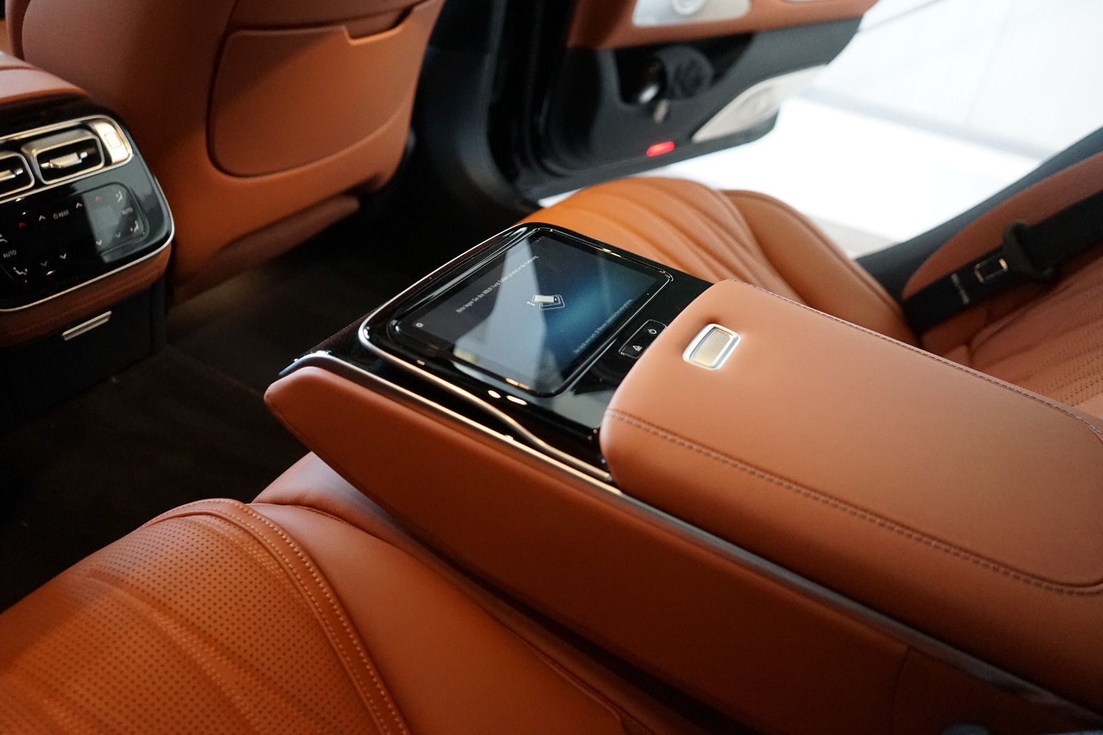 Mercedes-Benz S 63 AMG E-Performance 4M+ L Massage+TV+Panorama