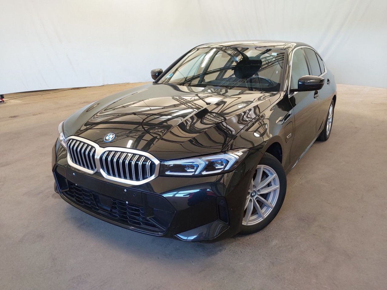 BMW 330e L. M Sport - Samsaru's Car Outlet