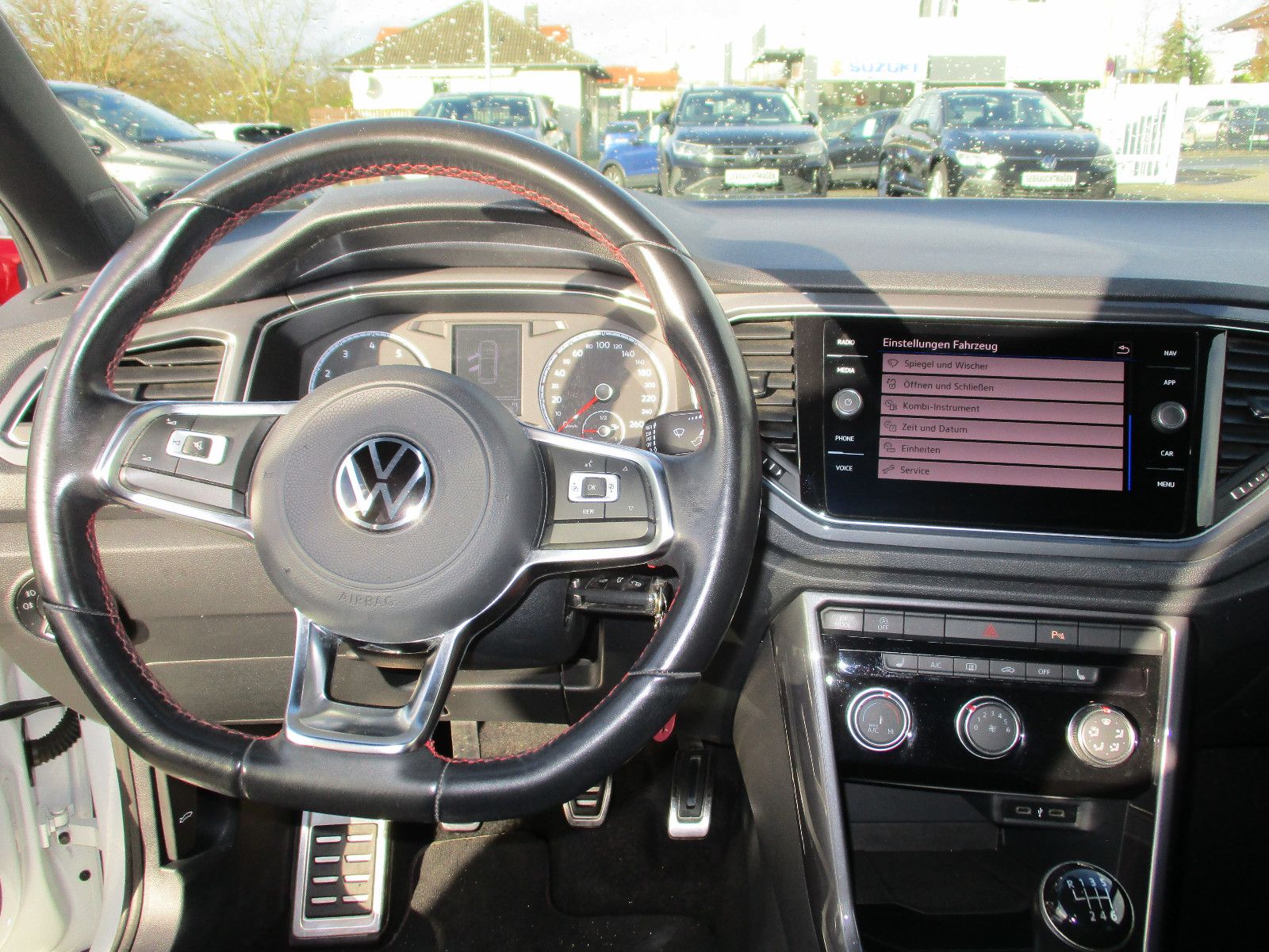 Volkswagen T-Roc Sport - Samsaru's Car Outlet