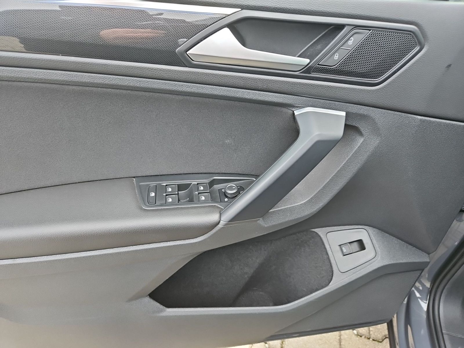 Volkswagen Tiguan 2.0 TDI Elegance 4Motion/NAVI/AHK/Matrix