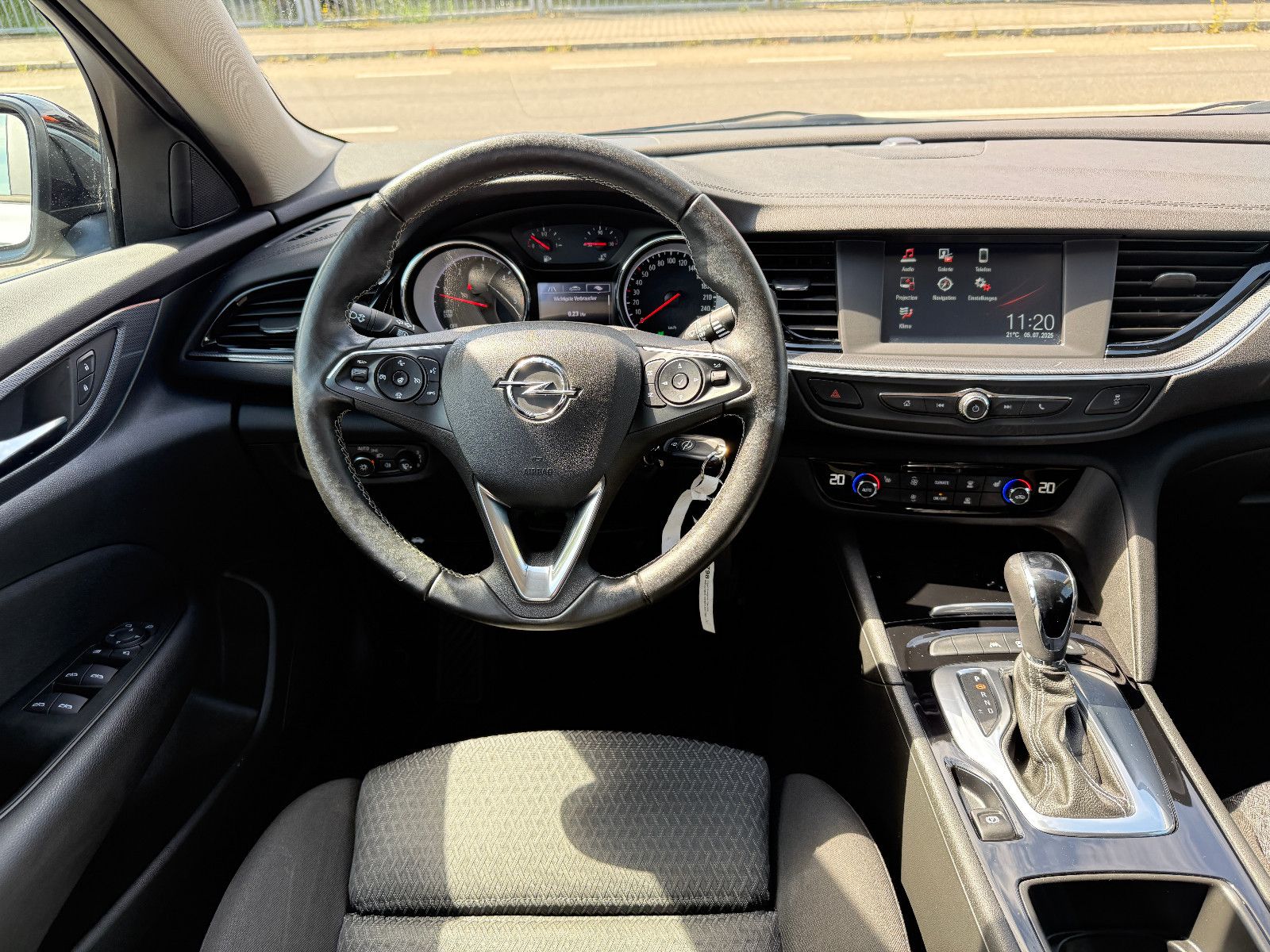 Opel Insignia B Sports Tourer Business - Samsaru's Car Outlet