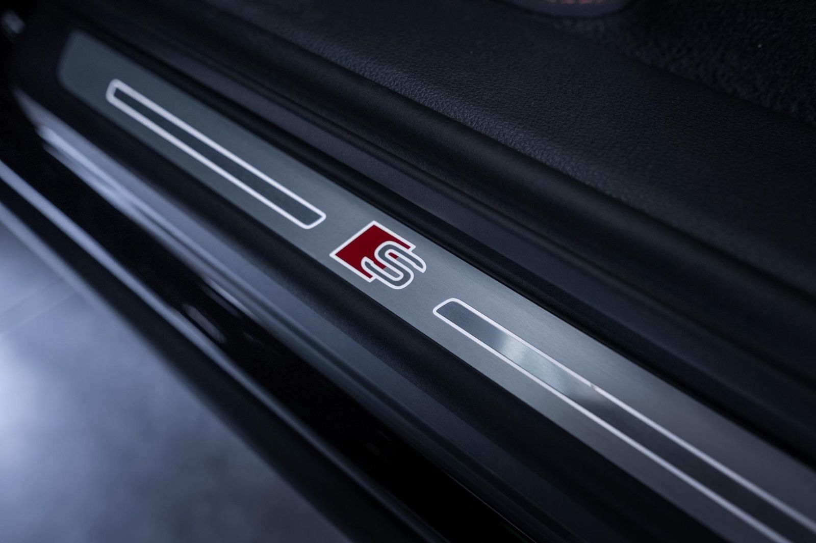 Audi Q7 TDI quattro S line-HUD-B&O 3D- Matrix- Carbon