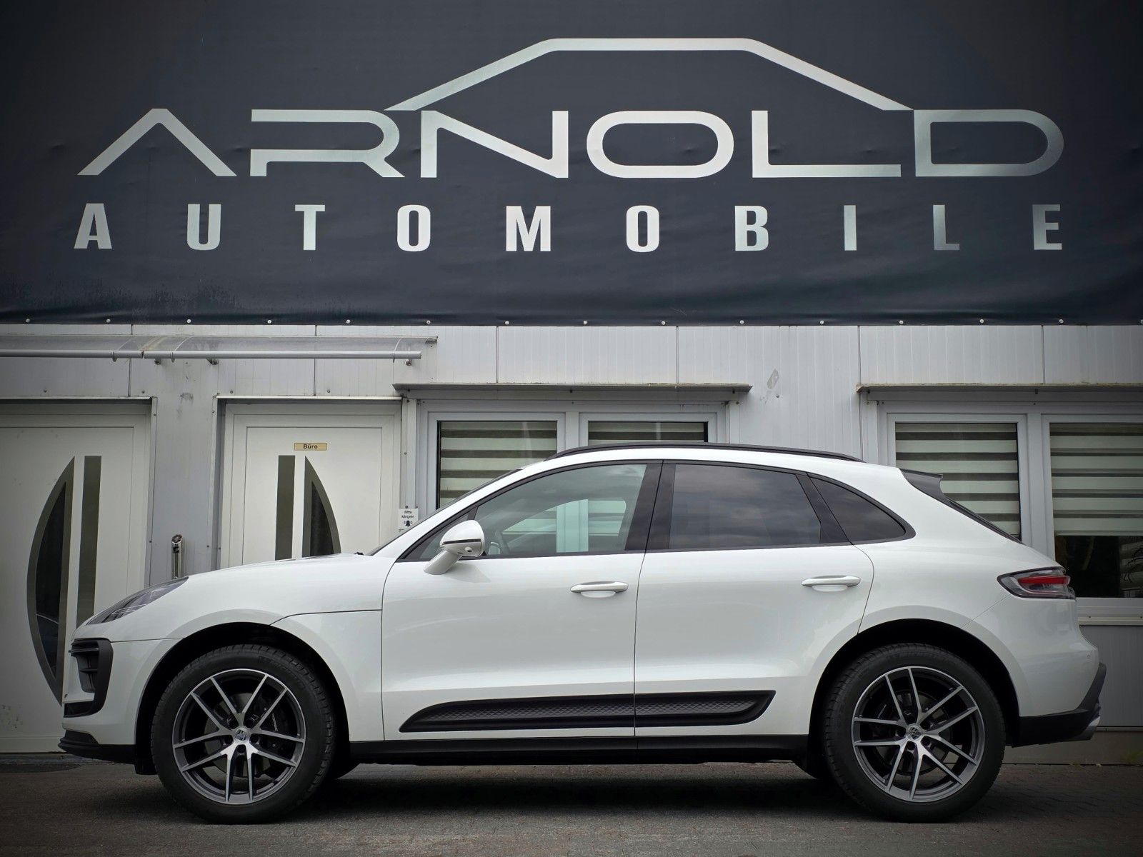 Porsche Macan - Samsaru's Car Outlet