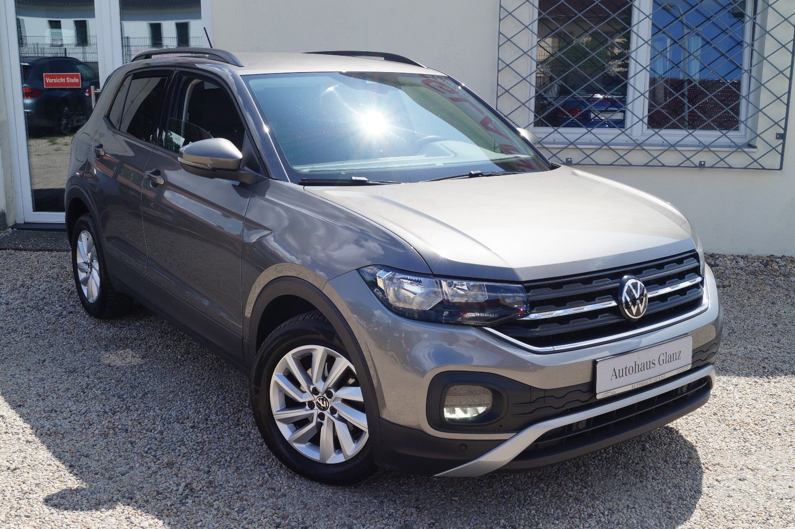 Volkswagen T-Cross Life DSG - Samsaru's Car Outlet