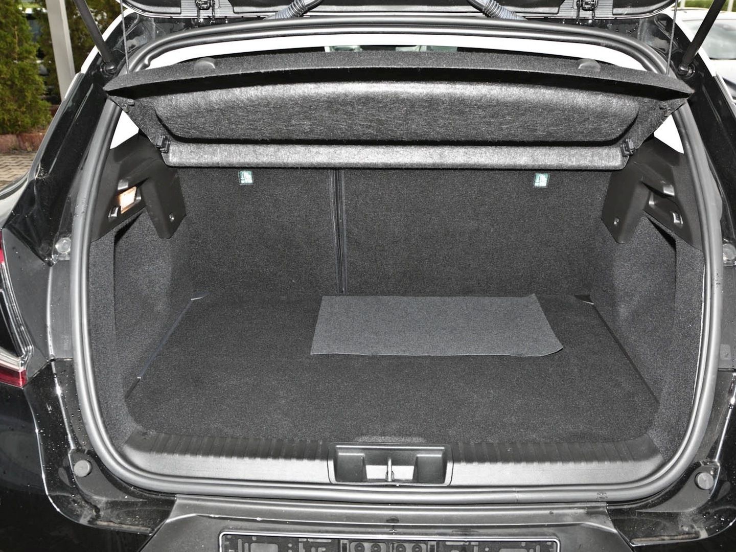 Renault Captur Intens Plug-in Hybrid - Samsaru's Car Outlet