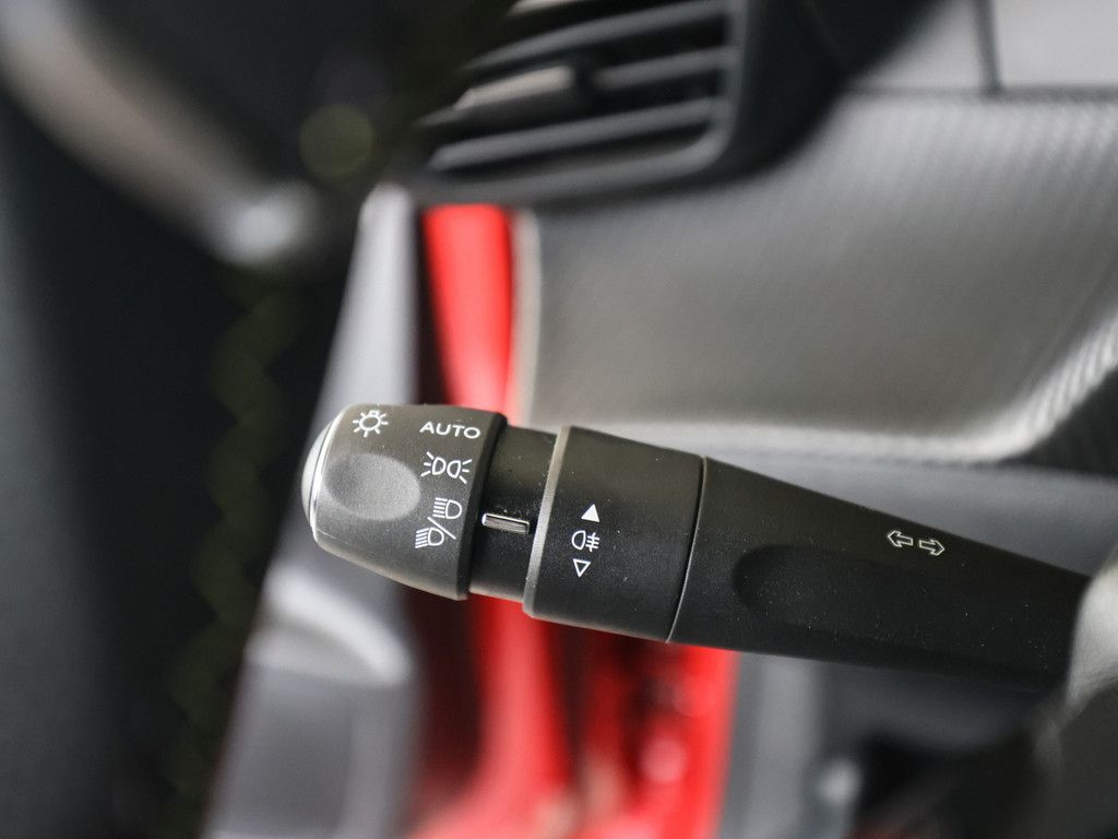 Peugeot e-208 GT-Pack - Samsaru's Car Outlet