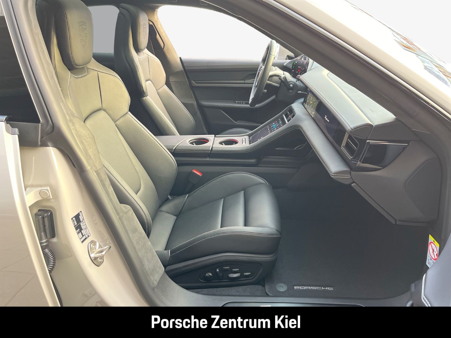 Porsche Taycan GTS HA-Lenkung InnoDrive Head-Up BOSE
