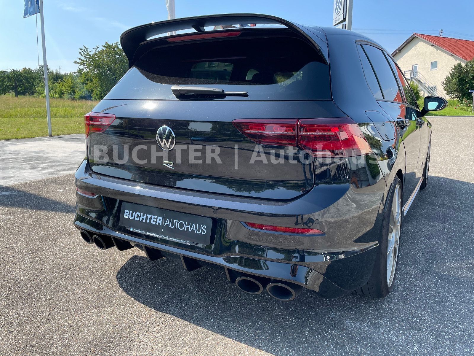 Volkswagen Golf 8 R Performance - Samsaru's Car Outlet