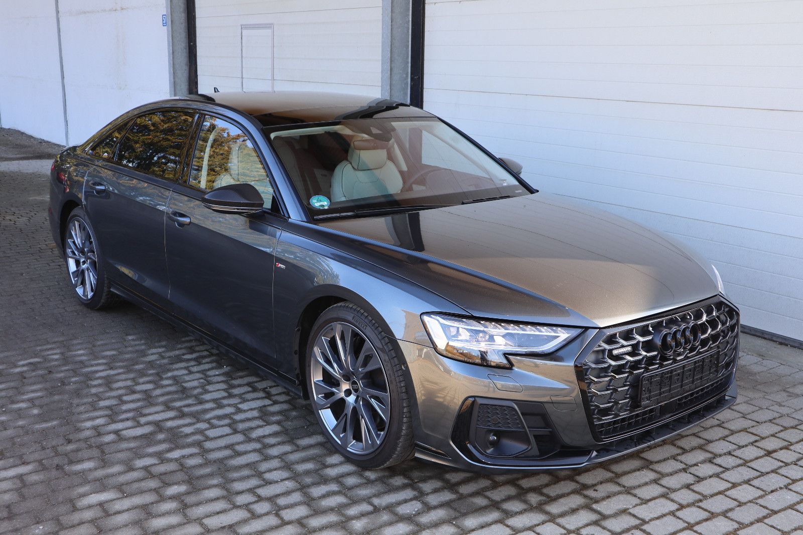 Audi A8L 60 TFSIe lang exclusive - Samsaru's Car Outlet