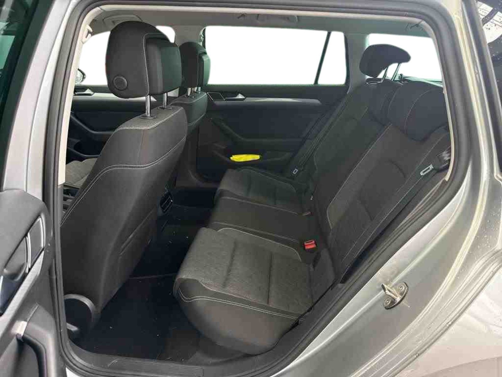 Volkswagen Passat Variant 2.0TDI DSG 4 Mo Business AHK Navi