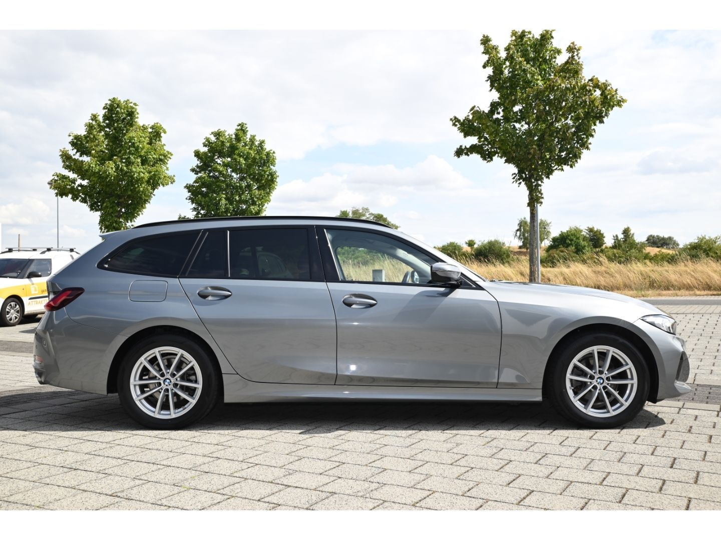 BMW 320d Touring - Samsaru's Car Outlet