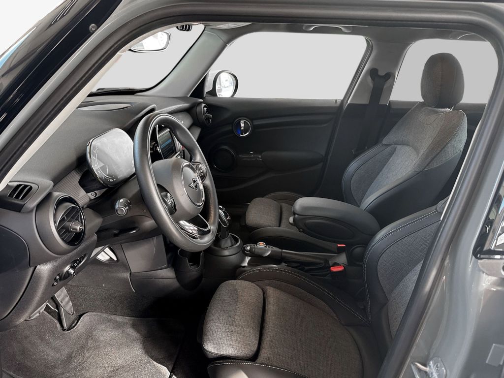 MINI Cooper Aut. - Samsaru's Car Outlet