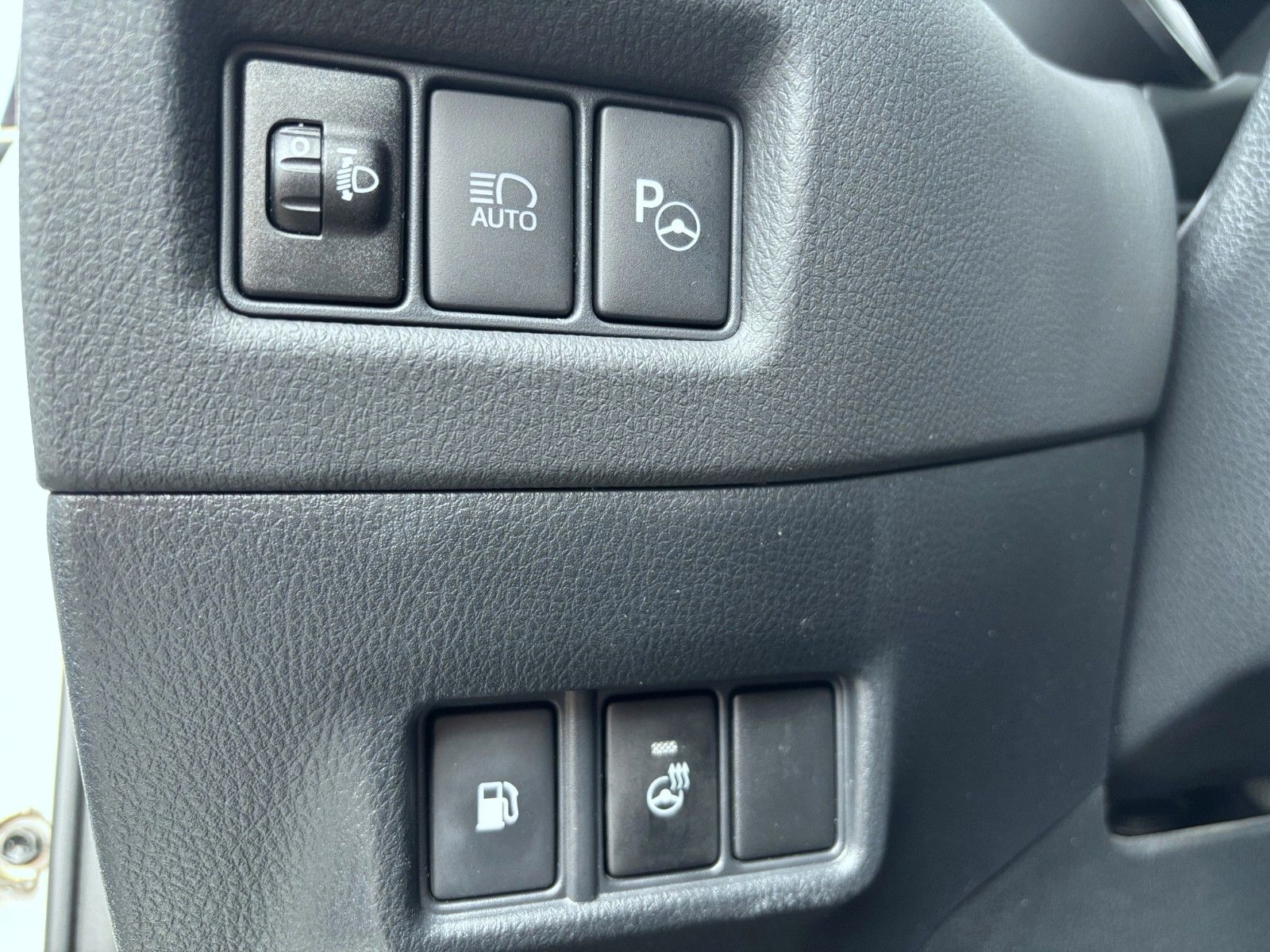 Toyota C-HR Hybrid - Samsaru's Car Outlet