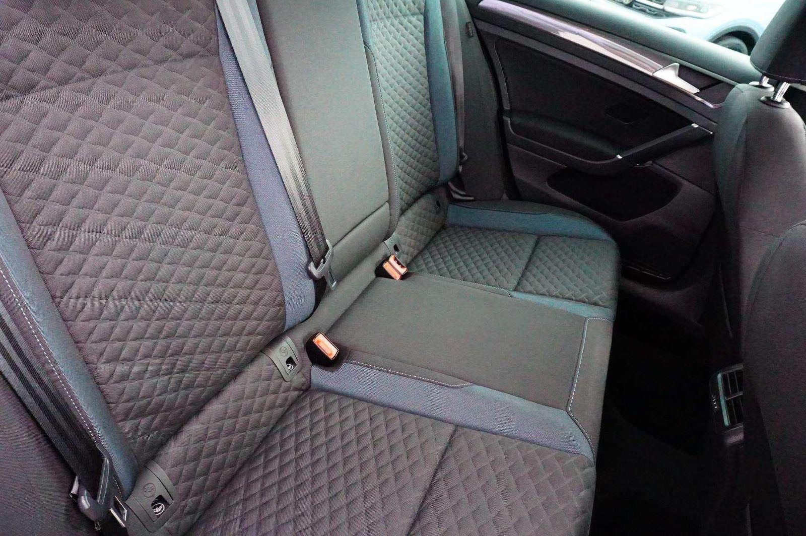 Volkswagen Golf IQ.DRIVE 1.5 l TSI - Samsaru's Car Outlet