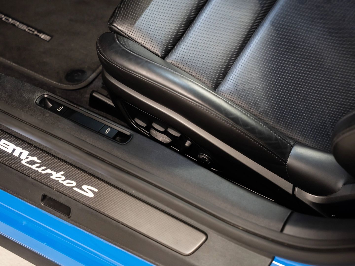 Porsche 992 Turbo S Burmester InnoDrive PCCB Lift-VA
