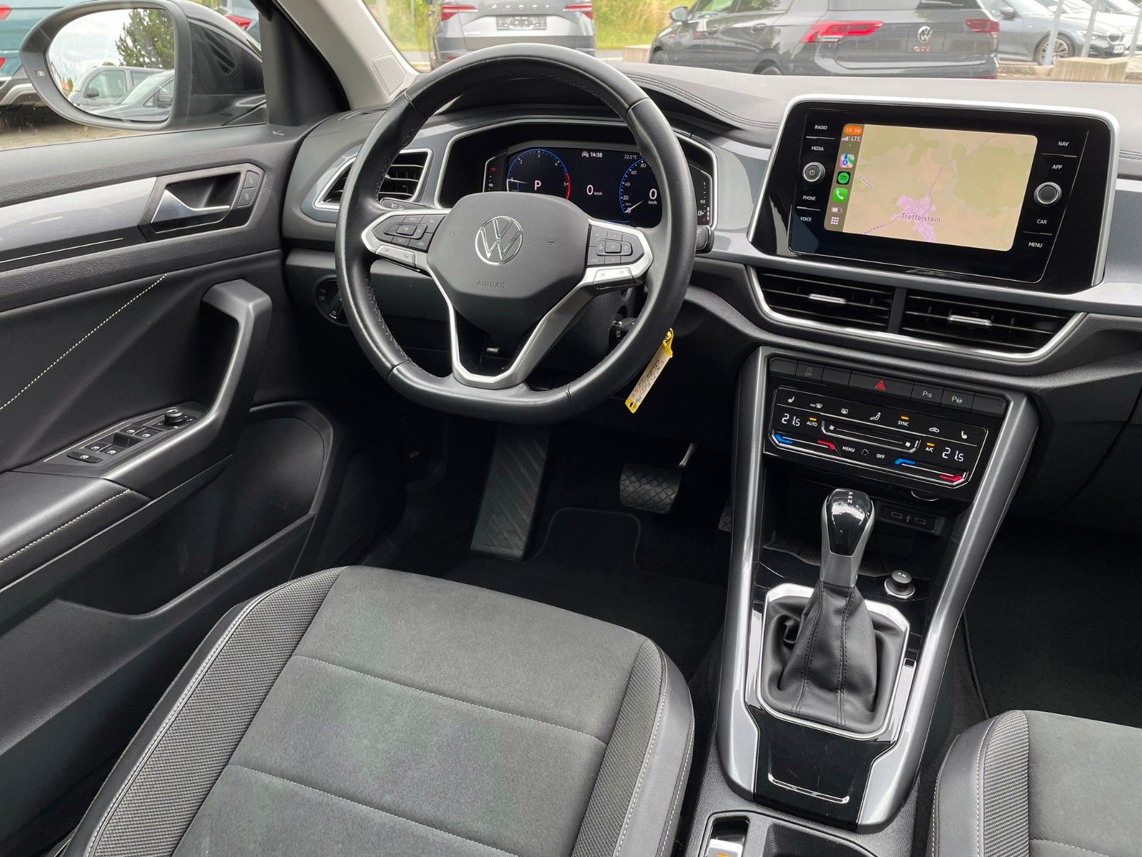 Volkswagen T-Roc Style - Samsaru's Car Outlet