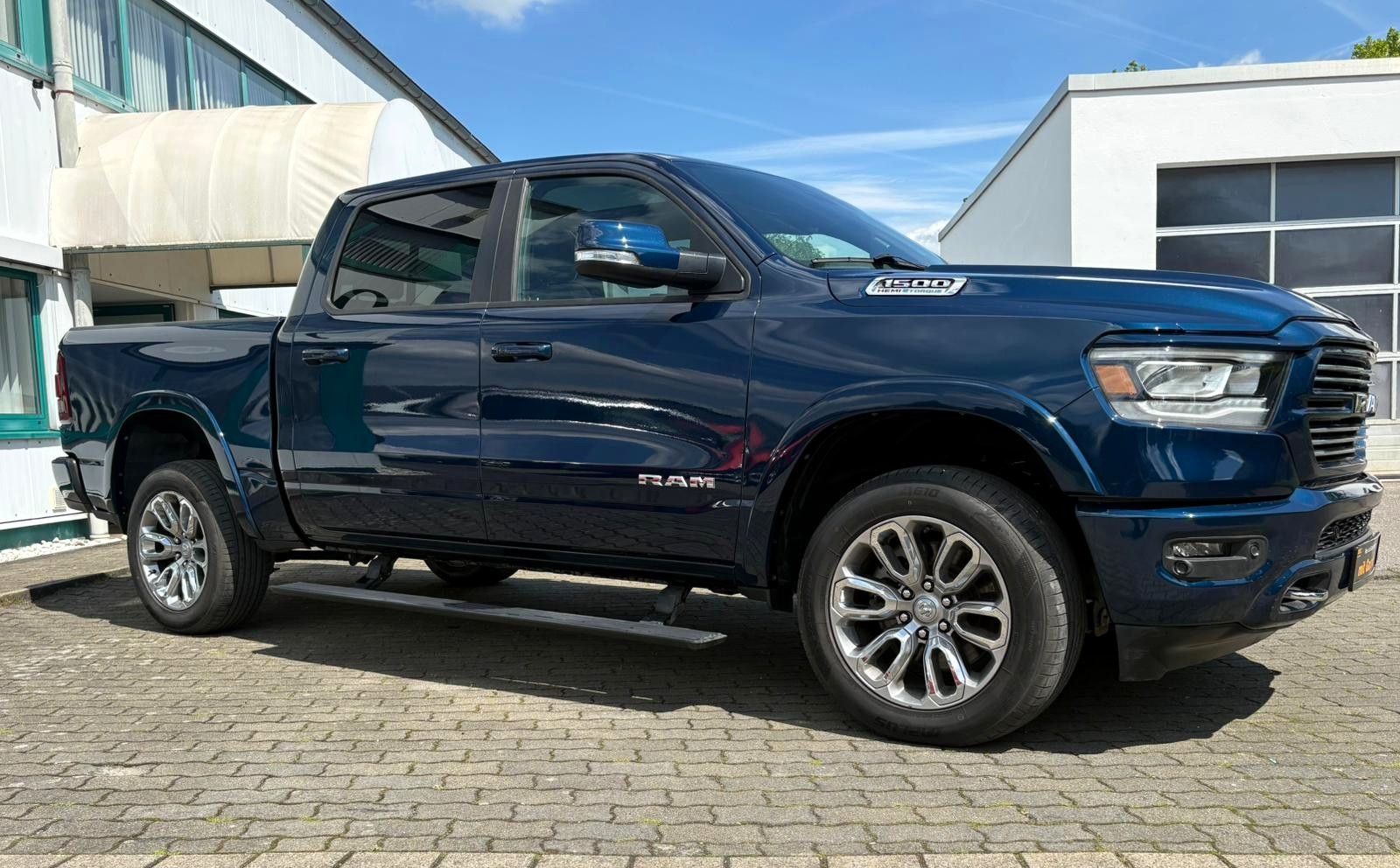 Dodge RAM 1500 4x4 Laramie 5.7l Crew Memory,Pano,Sound
