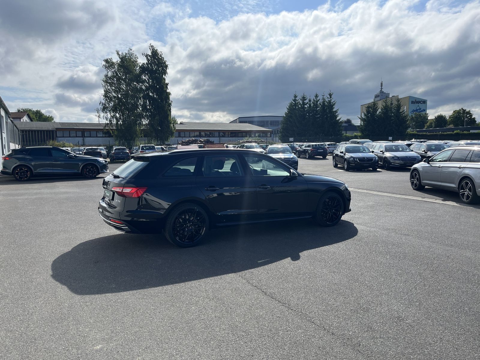 Audi A4 Avant 35 TDI S tronic advanced Blackline - Samsaru's Car Outlet