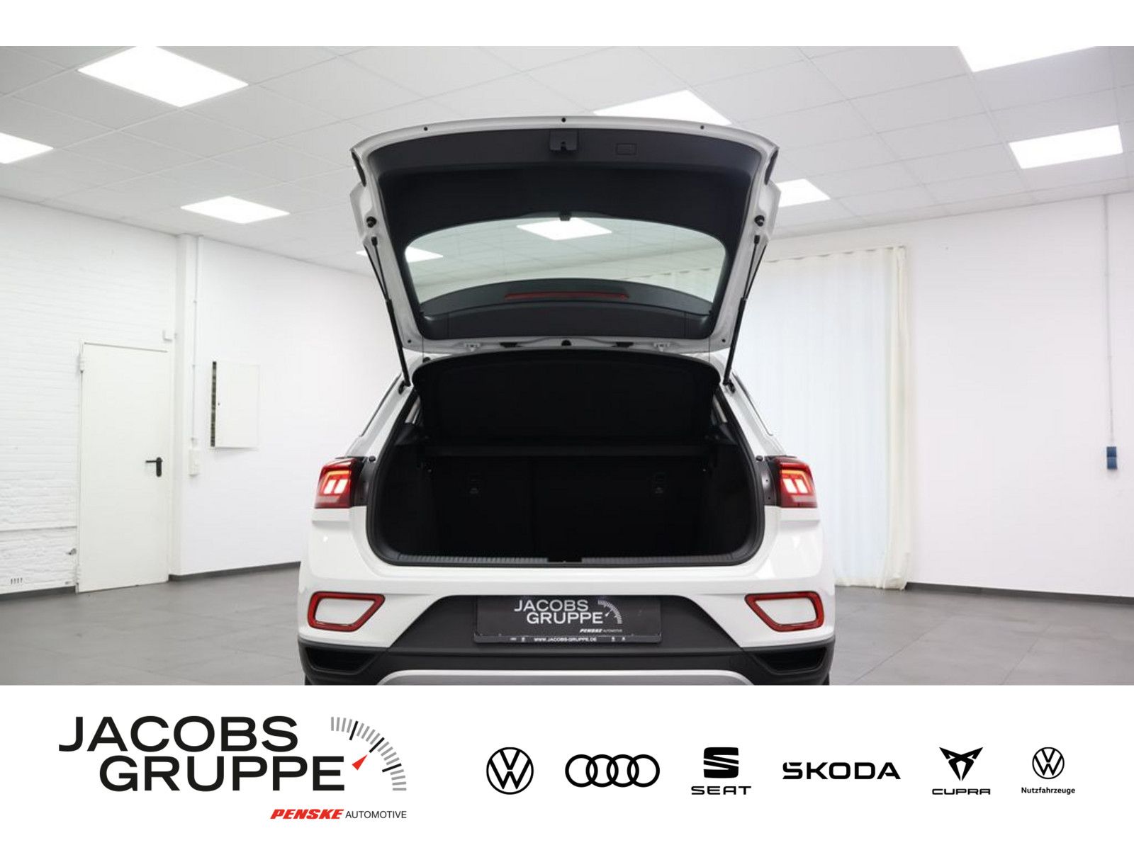 Volkswagen T-Roc 1.0 TSI - Samsaru's Car Outlet