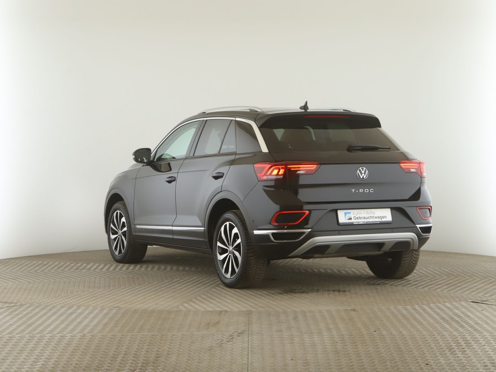Volkswagen T-Roc 1.0 TSI Style - Samsaru's Car Outlet