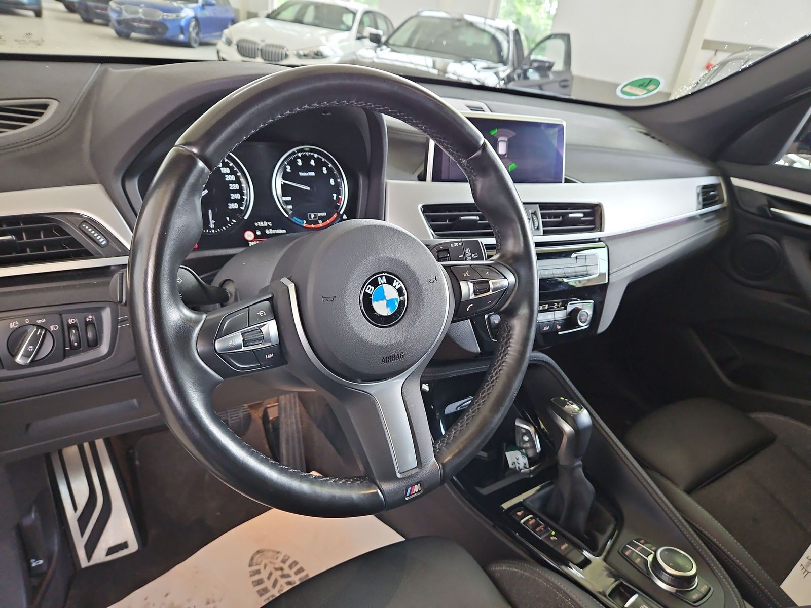 BMW X1 xDrive25e M Sportpaket - Samsaru's Car Outlet
