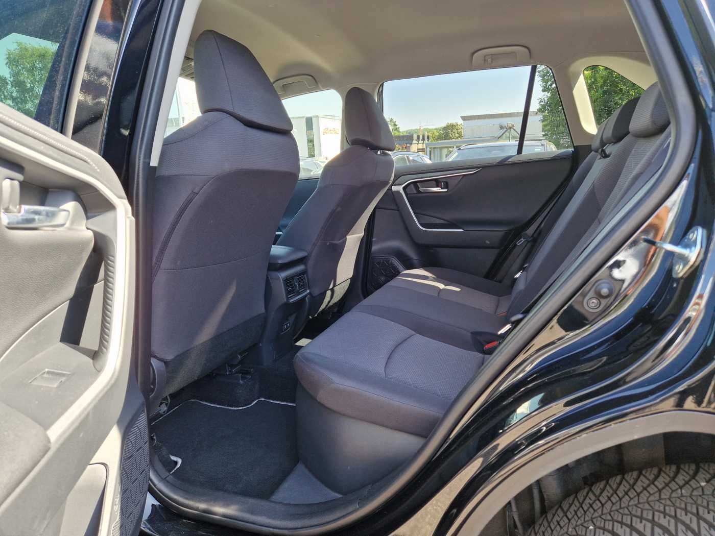 Toyota RAV4 Hybrid 4x2 - Samsaru's Car Outlet