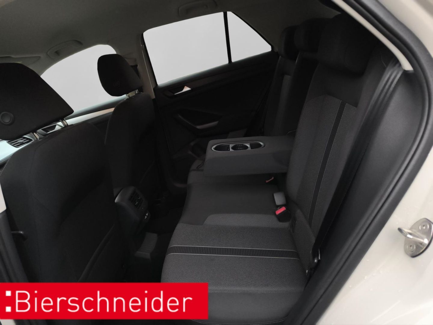 Volkswagen T-Roc 1.5 TSI DSG Life - Samsaru's Car Outlet