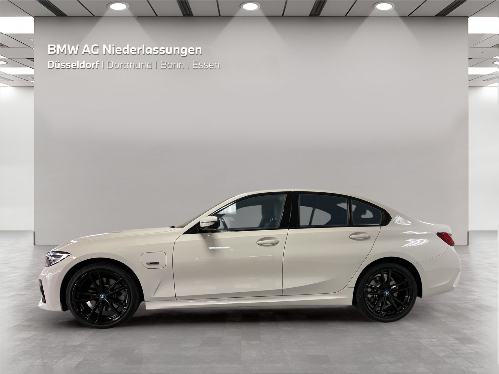 BMW 320e Limousine M Sport - Samsaru's Car Outlet