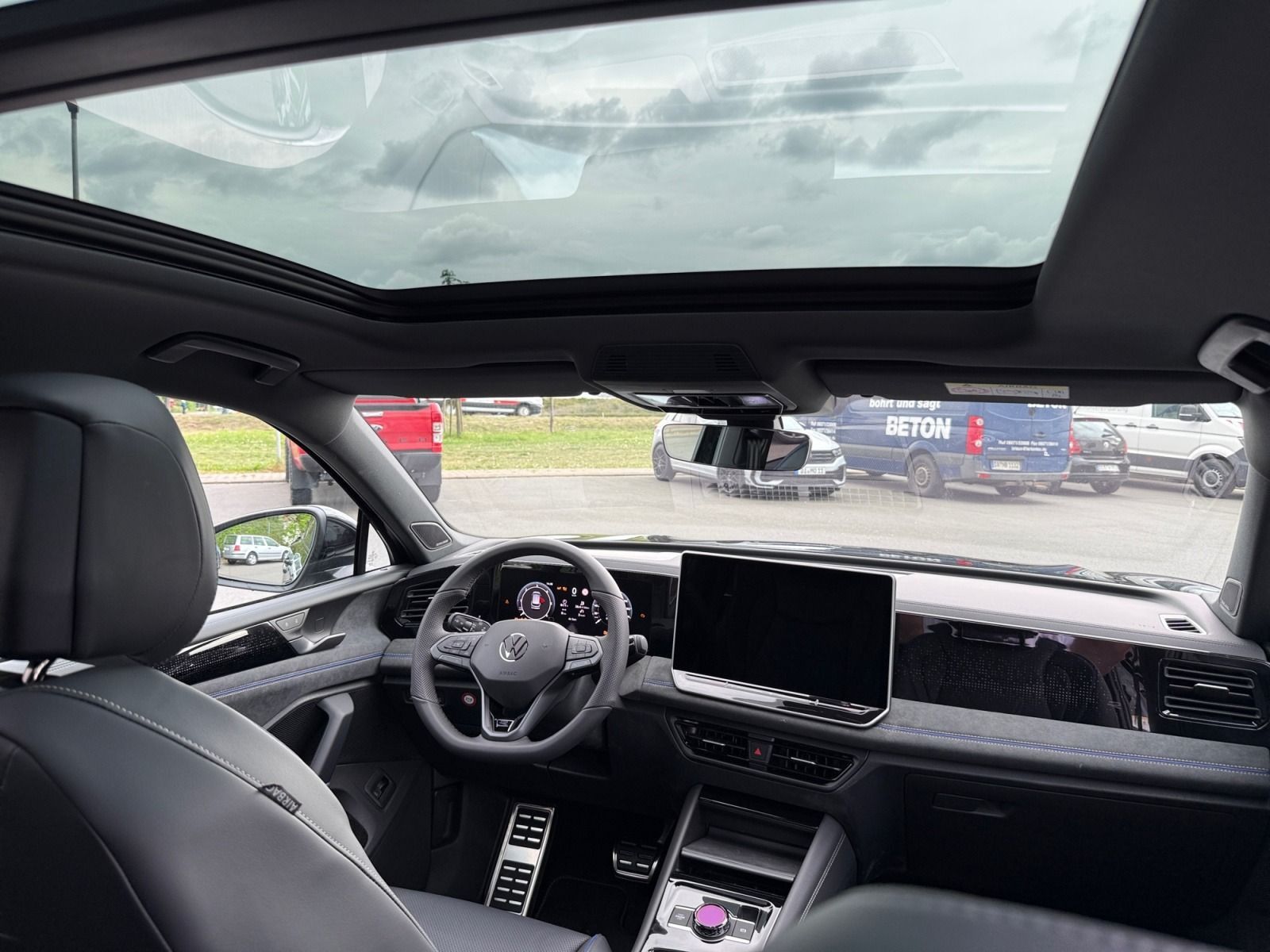 Volkswagen Tiguan R-Line 2,0 l TDI SCR *4MOTION*PANO*LEDER*