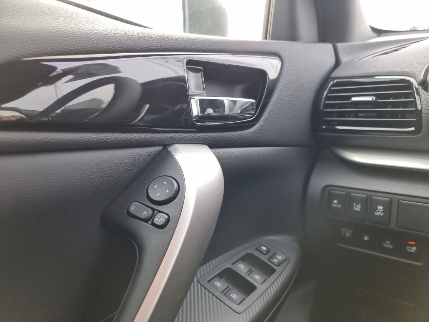 Mitsubishi Eclipse Cross Plug-In Hybrid Select App Sitzh.