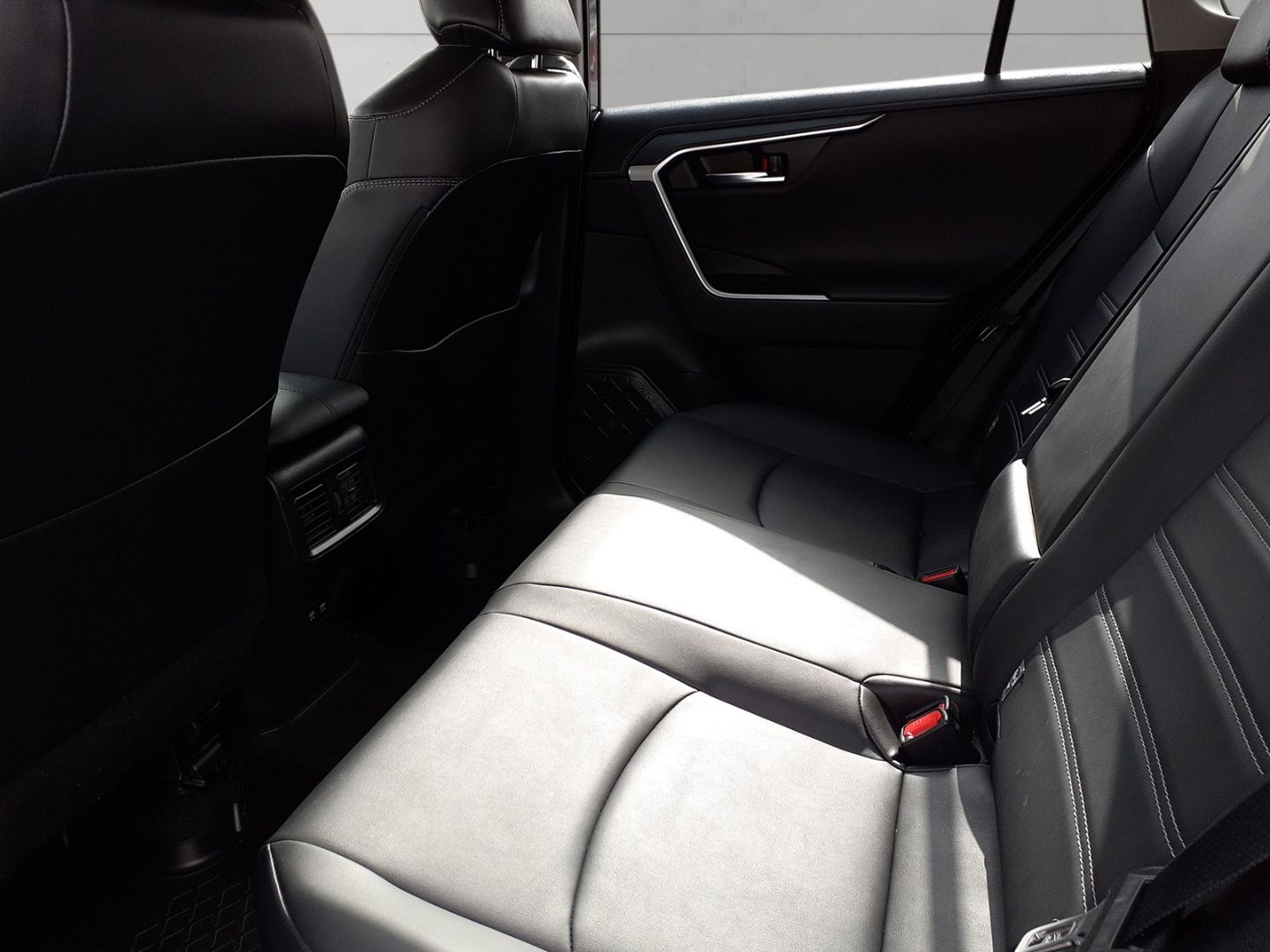 Toyota RAV 4 H3 Business AWD - Samsaru's Car Outlet