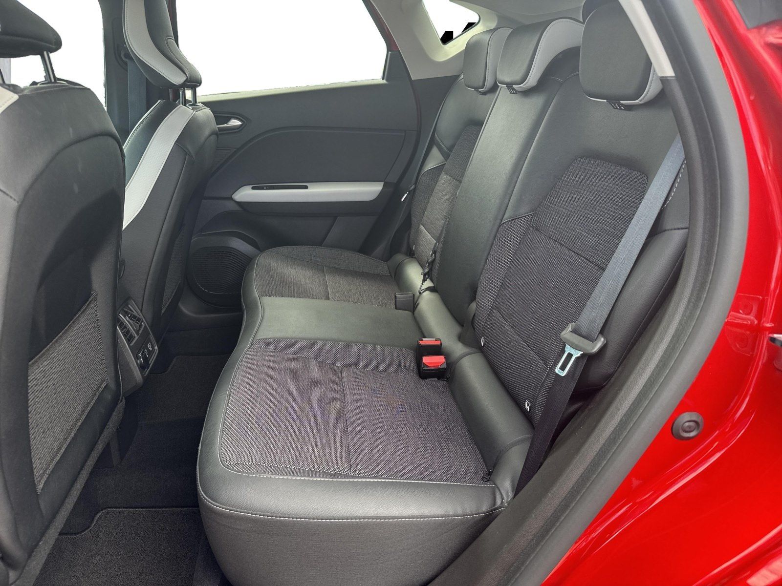 Renault Captur E-TECH 160 Edition One - Samsaru's Car Outlet