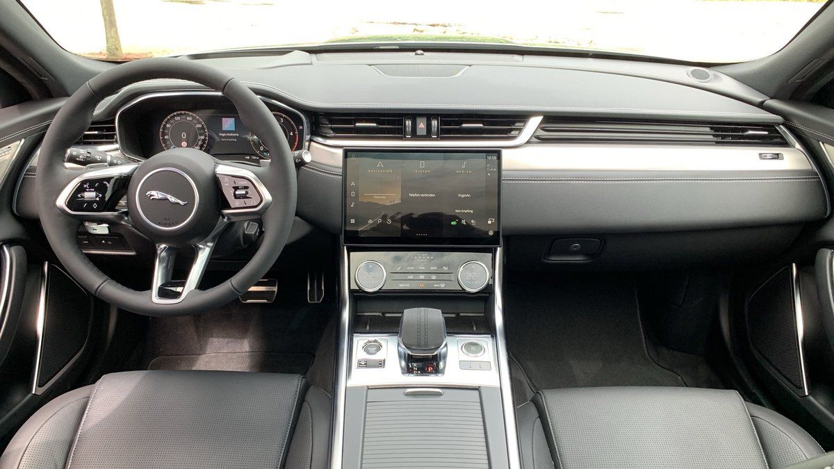 Jaguar XF D200 R-DYNAMIC SE LMF+ACC+SHZG