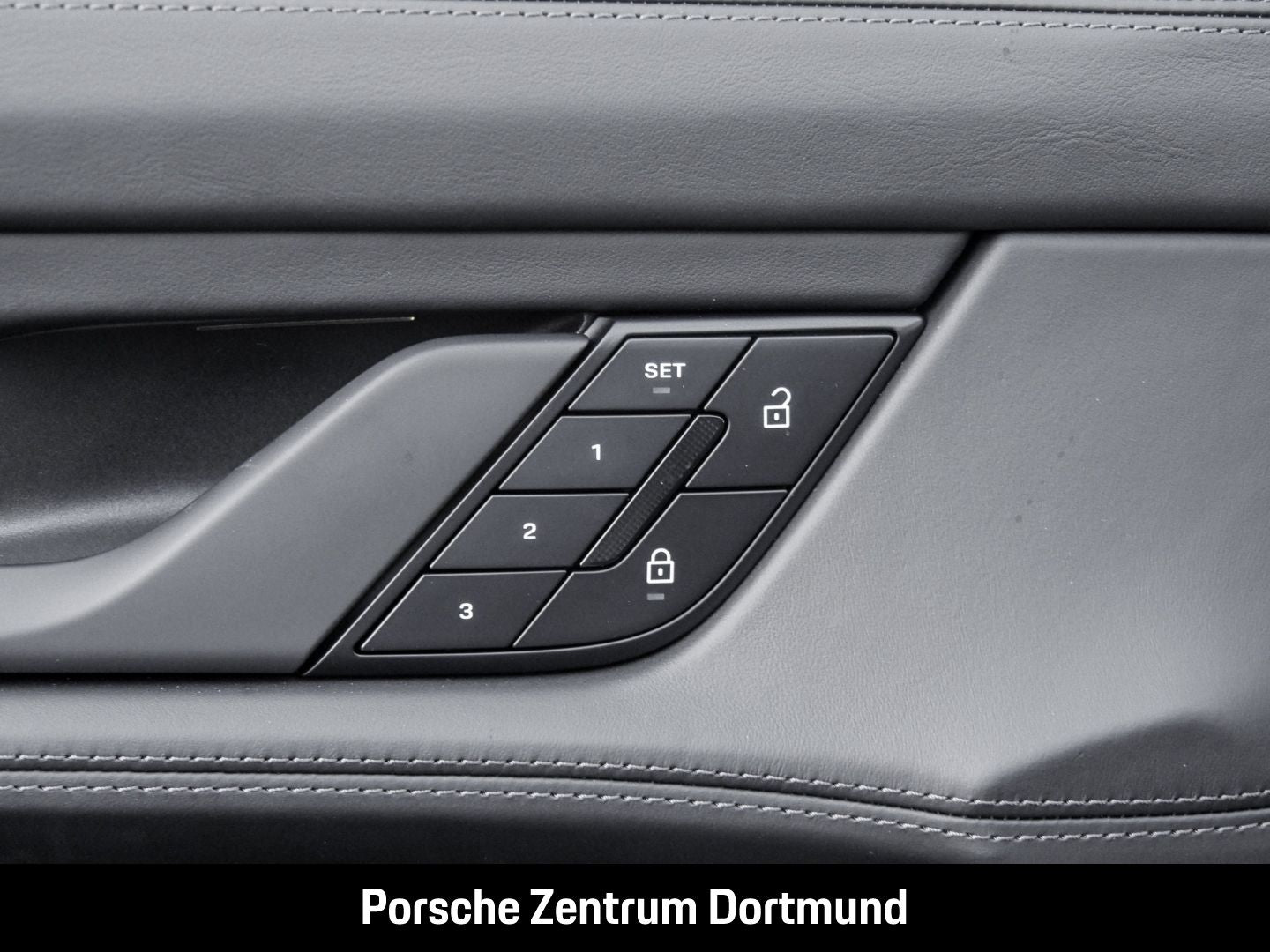 Porsche Taycan Sport Turismo Surround View  Panoramadach