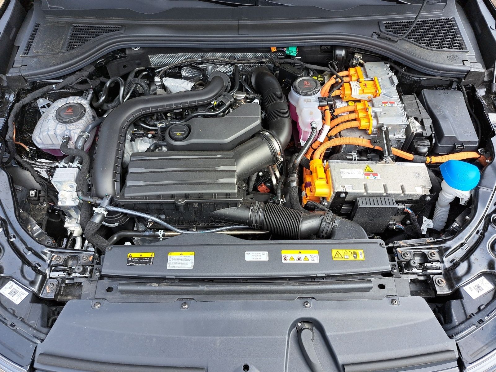 Volkswagen Passat Var. R-Line 1.5 eHybrid DSG AHK PANO 3,99