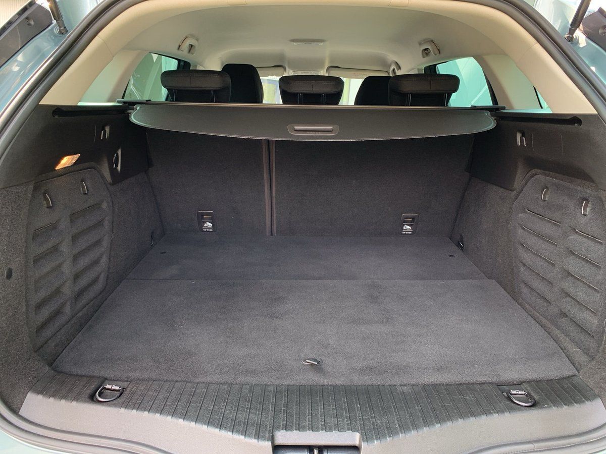 Renault Megane Grandtour ZEN E-TECH Plug-in - Samsaru's Car Outlet